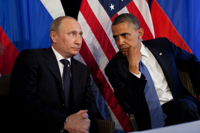 Putin and Obama have a serious discussion without making eye contact.